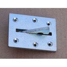 Крепление для гимнастических снарядов к полу Лягушка оцинкованное